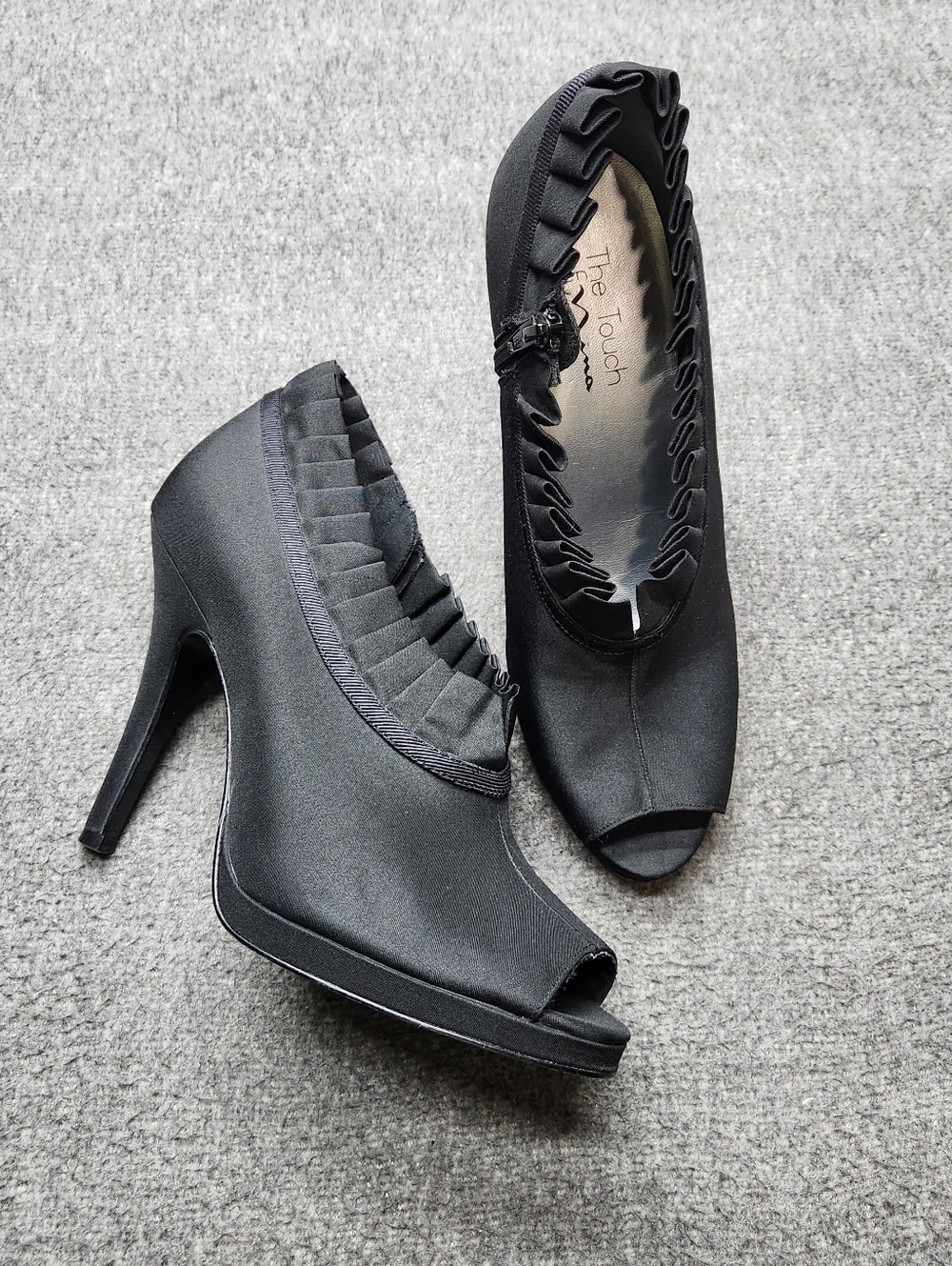 Touch of Nina‎ Black Peep Toe Heels Ankle Bootie Stiletto Zip 11M